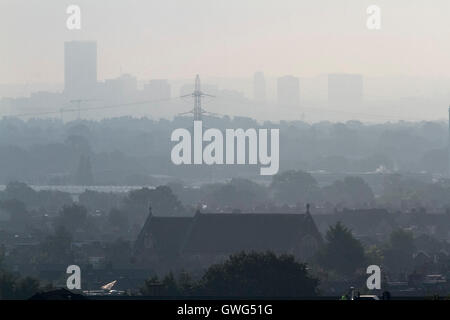 Wimbledon London, UK. 14. Sep, 2016. Wimbledon in dunstige Sonne gebadet, wie heißes Wetter erwartet wird weiterhin während der September-Hitzewelle Credit: Amer Ghazzal/Alamy Live-Nachrichten Stockfoto