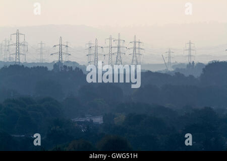 Wimbledon London, UK. 14. Sep, 2016. Wimbledon in dunstige Sonne gebadet, wie heißes Wetter erwartet wird weiterhin während der September-Hitzewelle Credit: Amer Ghazzal/Alamy Live-Nachrichten Stockfoto