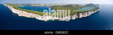 Panoramablick über Telascica Klippen im Nationalpark Kornati, Adria in Kroatien Stockfoto