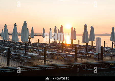 Sommer Sonnenuntergang auf dem See Balaton in Siofok, Ungarn Stockfoto