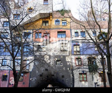 Hundertwasser-Haus mit bunten Fassade in Wien, Österreich Stockfoto