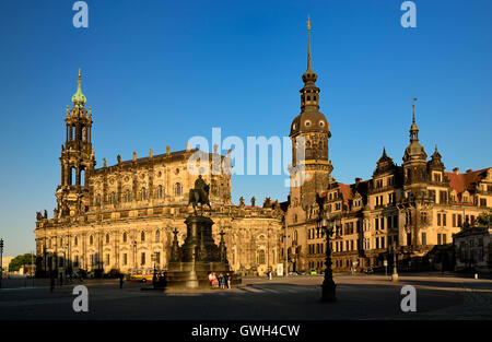 Dresden, Theaterplatz Mit Denkmal Koenig Johann, Hofkirche, Residenzschloss Stockfoto