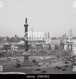 Ende der 1940er Jahre ein historisches Bild von J Allan Cash von Admiralty Arch, Trafalgar Square, London, mit Blick von berühmten Nelsonsäule dominiert. Stockfoto