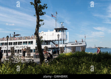 Freiheitsstatue Liberty Fähre im Battery Park, New York, USA Stockfoto