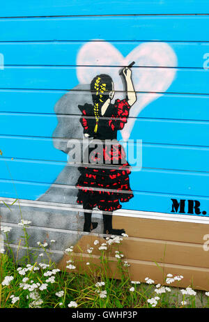 Street Art (Wahrscheinlich von Dem aus Stavanger Mauerbaus Pobel) - Henningsvær, Lofoten, Norwegen. Stockfoto