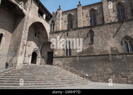 Wenige Schritte von der Placa del Rei.  Mittelalterliche Gebäude der Stadt Geschichtsmuseum und archäologischen Funden, Barcelona. Stockfoto