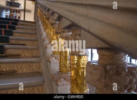 Der großzügige Innenraum des Palau De La Musica Catalana, mit seiner kunstvollen Glasmalereien, dekoriert Mauerwerk und kreatives Design. Stockfoto