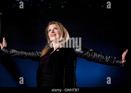 Zoe Howe, Musikschriftsteller und Sender, auf dem Edinburgh International Book Festival. Edinburgh, Schottland. 29. August 2016 Stockfoto