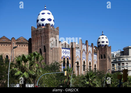 BARCELONA, Spanien - 31. Juli 2015: The Plaza Monumental de Barcelona oder bekannt als La Monumental. Es ist eine Stierkampfarena und Stierkampf Stockfoto