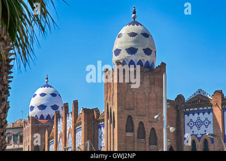 BARCELONA, Spanien - 31. Juli 2015: The Plaza Monumental de Barcelona oder bekannt als La Monumental. Es ist eine Stierkampfarena und Stierkampf Stockfoto