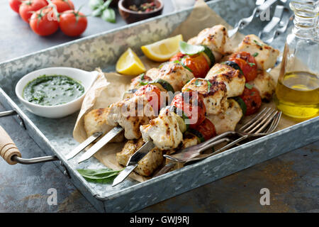 Cabobs gegrilltes Hähnchen am Spieß Stockfoto