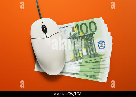 Computer-Maus und hundert Euro-Banknoten Stockfoto