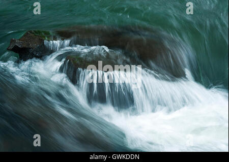 Das Bild des Streams in Bhandardara, Maharashtra, Western Ghats, Monsun, Indien Stockfoto