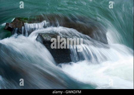 Das Bild des Streams in Bhandardara, Maharashtra, Western Ghats, Monsun, Indien Stockfoto