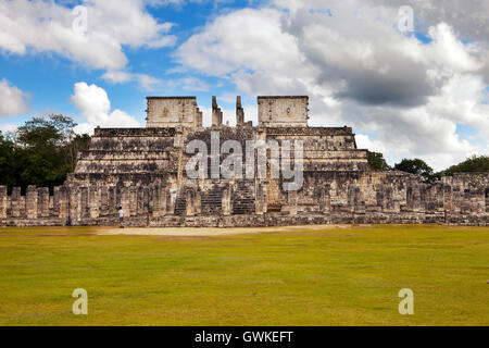 Halle der Tausend Säulen - Spalten in Chichen Itza, Mexiko Stockfoto