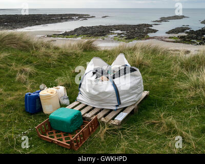 Meeresmüll Sammelstelle Strand, Plaide Mhor, Ardskenish, Insel Colonsay, Schottland, Vereinigtes Königreich. Stockfoto