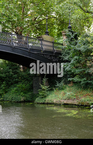 Des Regents Canal London, ursprünglich gebaut und für den kaufmännischen Verkehr ist nun Teil der Freizeit Gegenden der Hauptstadt. Stockfoto