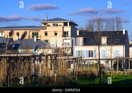 Neue Immobilien in der Region Paris in Frankreich. Häuser in eine Zuteilung, die gerade beendet worden ist. Stockfoto