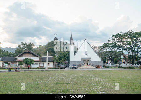 Theresia Kirche Santa in Rantepao während bewölkten Tag in die Gestaltung des Zauns. Stockfoto