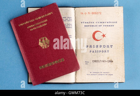 Deutscher Reisepass Und Türkischer Reisepass Stockfoto