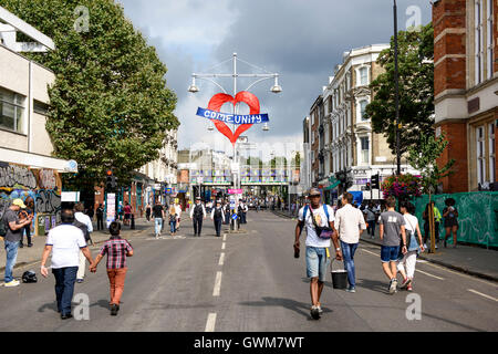 Comeunity Herz unterzeichnen in Notting Hill Gegend, allgemeine Straßenansicht Stockfoto