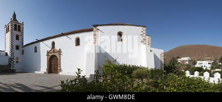 Fuerteventura: die Kathedrale der Heiligen Maria in der Stadt Betancuria, erbaut zwischen 1410 und 1424 Stockfoto