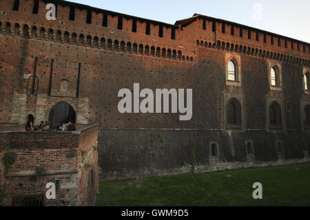 Die Mauern des Castello Sforzesco und es Moat, Mailand, Italien, Castello Sforzesco Stockfoto