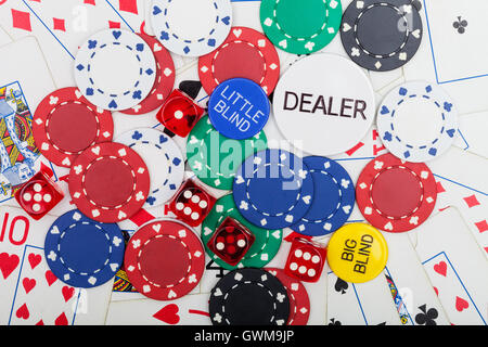 Poker-Chips, Würfel und Spielkarten Stockfoto