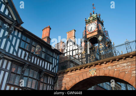 Das Eastgate Clock auf der Stadt Wände, Eastgate, Chester, Cheshire Stockfoto