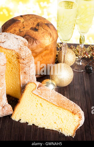 Weihnachtsgebäck und Wein Stockfoto