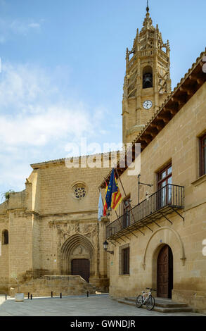 Pfarrkirche der Himmelfahrt, Dorf von Sádaba, Region fünf Villen, Zaragoza, Aragon, Spanien Stockfoto