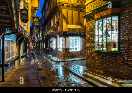 Das Historic Trümmern 14. Jahrhundert in der Nacht, Stadt York, North Yorkshire, England, UK Stockfoto