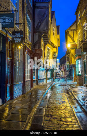 Das Historic Trümmern 14. Jahrhundert in der Nacht, Stadt York, North Yorkshire, England, UK Stockfoto