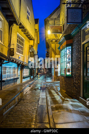 Das Historic Trümmern 14. Jahrhundert in der Nacht, Stadt York, North Yorkshire, England, UK Stockfoto