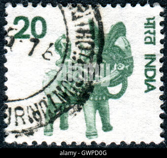 Indien - ca. 1975: Briefmarke gedruckt in Indien, zeigt Holzspielzeug Pferd, ca. 1975 Stockfoto