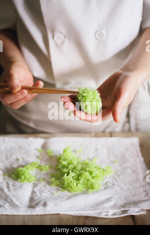 Erstellen von japanischen Süßwaren Konditor Stockfoto