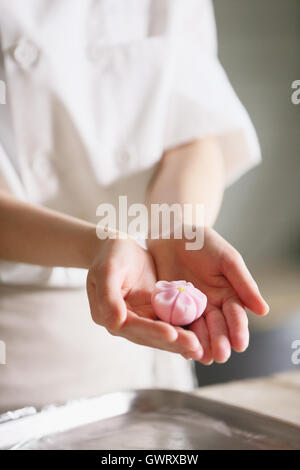 Erstellen von japanischen Süßwaren Konditor Stockfoto