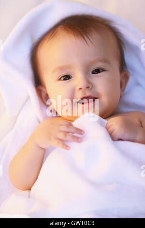 Mixed-Rennen Neugeborenen Porträt Stockfoto