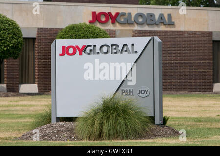 Ein Logo Zeichen außerhalb einer Einrichtung Joy Global, Inc., in Cleveland, Ohio am 21. Juli 2016. Stockfoto