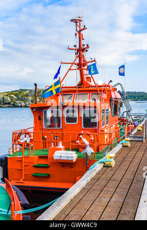 Marstrand, Schweden - 8. September 2016: Ökologische Dokumentation der roten Lotsenboot im Hafen vor Anker. Stockfoto