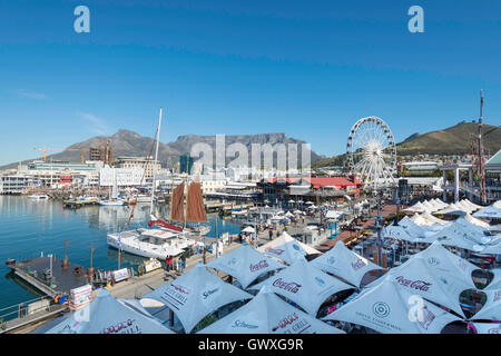 Tafelberg und Wheel of Fortune, Blick vom V & A Waterfront, Cape Town, Südafrika Stockfoto