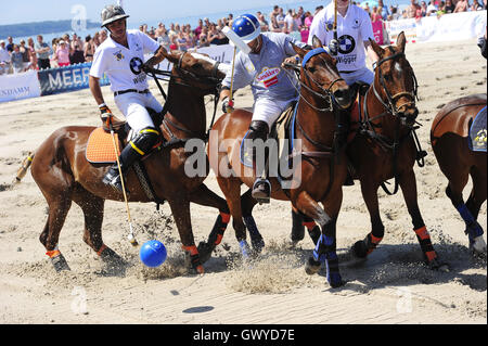 Aston Martin Berlin Beach Polo World Masters Wochenende in Warnemünde, wo: Warnemünde, Deutschland: 5. Juni 2016 Stockfoto