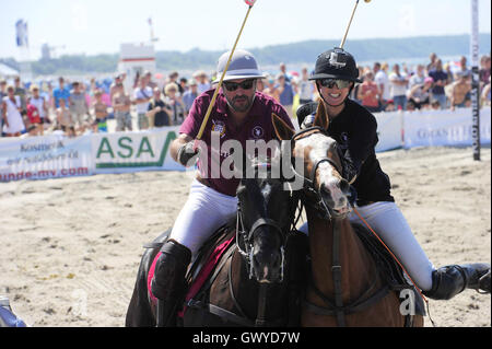 Aston Martin Berlin Beach Polo World Masters Wochenende in Warnemünde, wo: Warnemünde, Deutschland: 5. Juni 2016 Stockfoto