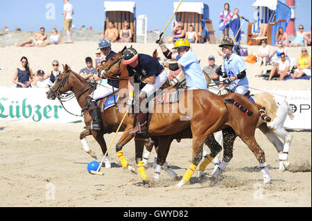 Aston Martin Berlin Beach Polo World Masters Wochenende in Warnemünde, wo: Warnemünde, Deutschland: 5. Juni 2016 Stockfoto