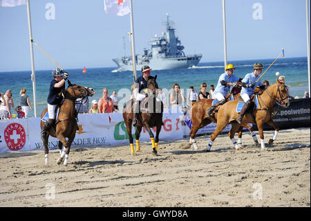 Aston Martin Berlin Beach Polo World Masters Wochenende in Warnemünde, wo: Warnemünde, Deutschland: 5. Juni 2016 Stockfoto