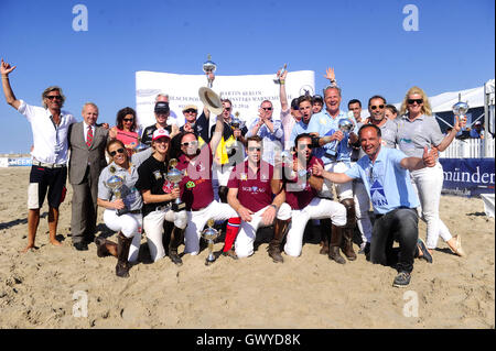 Aston Martin Berlin Beach Polo World Masters Wochenende in Warnemünde, wo: Warnemünde, Deutschland: 5. Juni 2016 Stockfoto