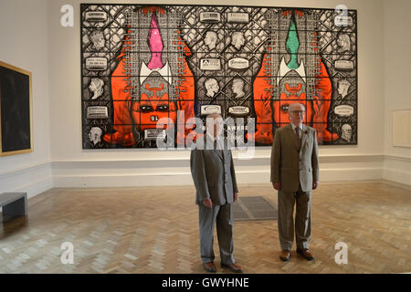 Gilbert & George enthüllen ihre neuen Werke mit dem Titel "Bart bewusst (2016)" als Teil der Royal Academy Summer Exhibition mit: Gilbert & George Where: London, Vereinigtes Königreich: 7. Juni 2016 Stockfoto