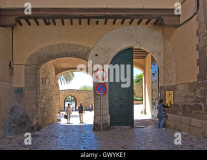 Alte Stadt-Portale in Palma De Mallorca, Balearen, Spanien am 13. April 2016. Stockfoto