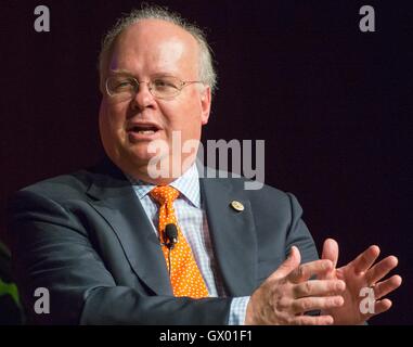 GOP politischer Berater Karl Rove erläutert seinem demnächst erscheinenden Buch während der Texas Book Festival an der LBJ Presidential Library 1. Dezember 2015 in Austin, Texas. Stockfoto