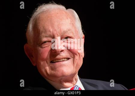 Erfahrener Journalist Bob Schieffer spricht über seine Karriere während einer Veranstaltung an der LBJ Presidential Library 21. Januar 2016 in Austin, Texas. Stockfoto